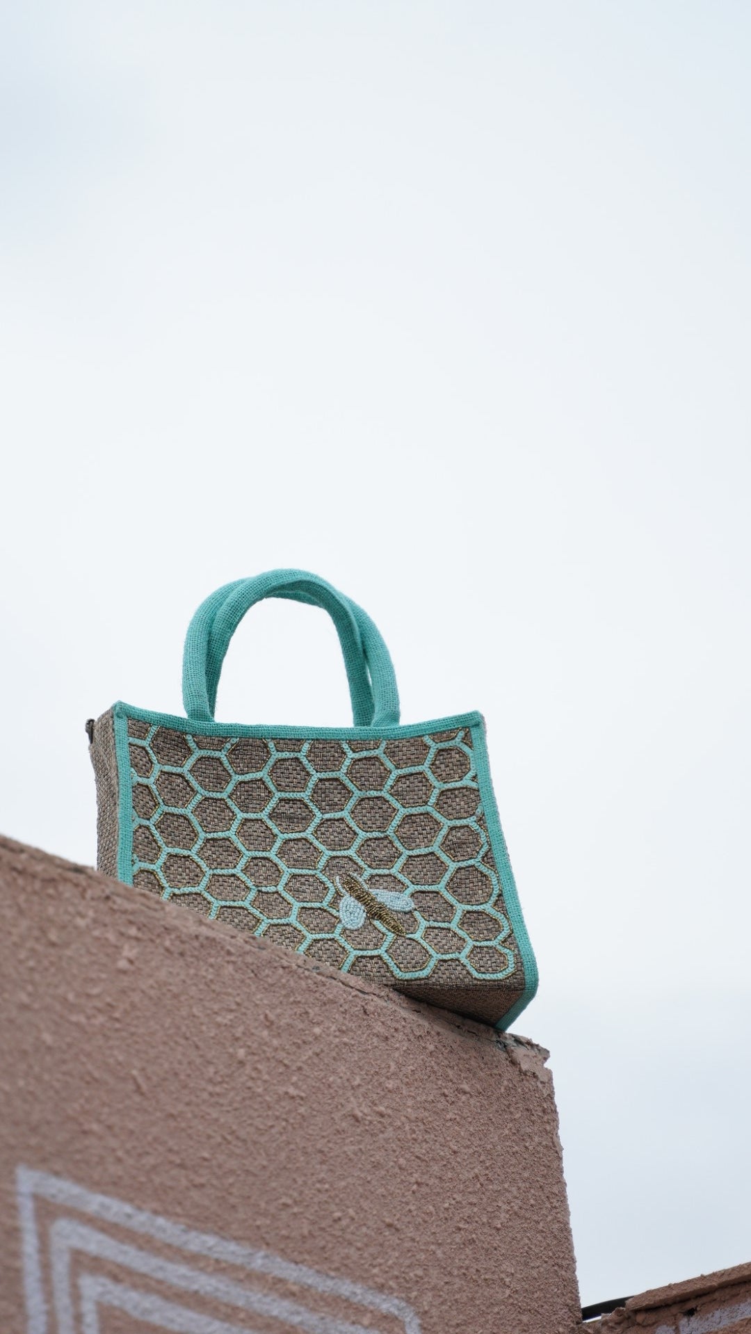 Sea green Bee web