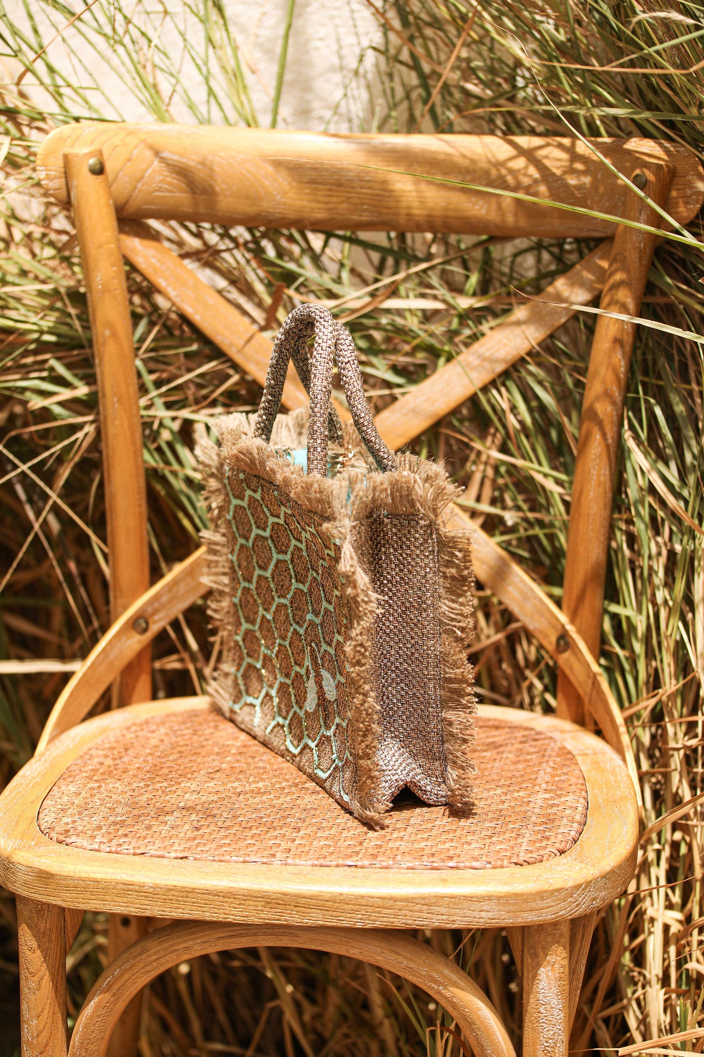 Honeycomb bee design tote