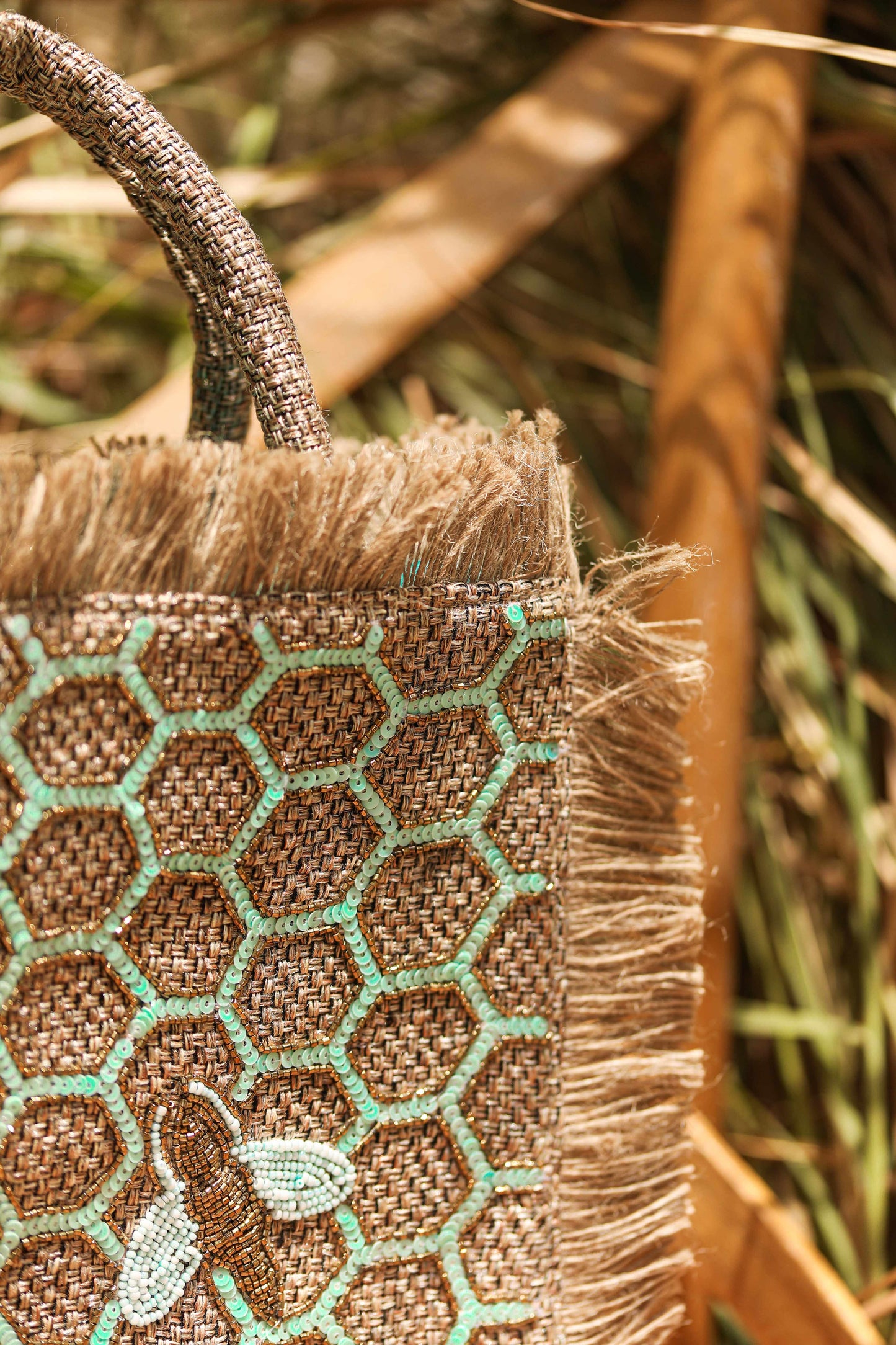 Honeycomb bee design tote