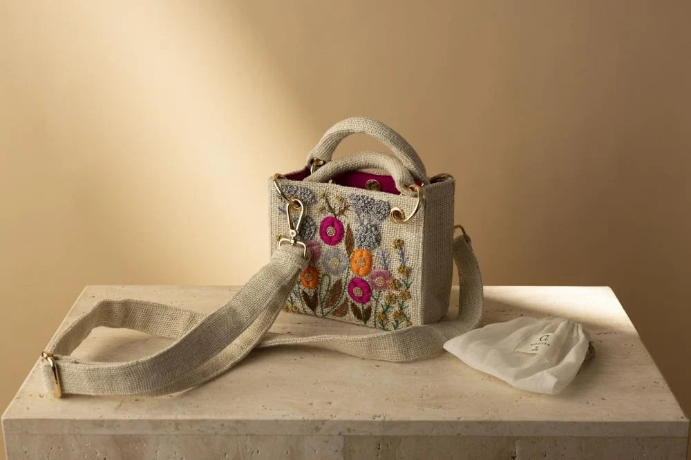 Amolika Strap